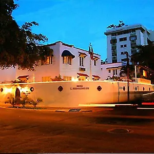 Hotel At Wind Chimes Boutique ***